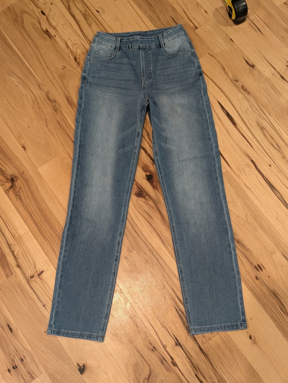 NWOT HALARA Womens Straight Jeans Pull On in Faded Blue